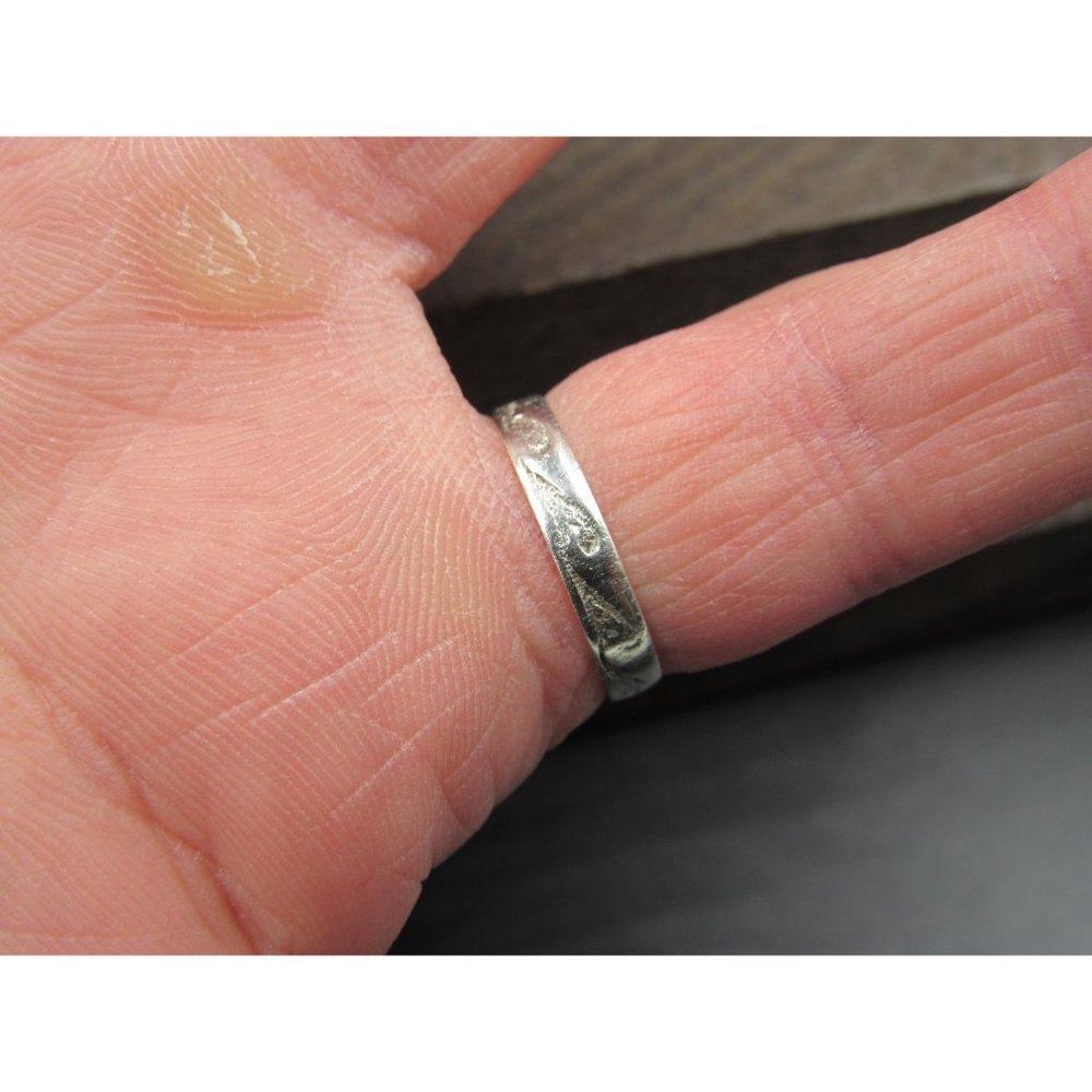 Size 4.75 Sterling Silver Petite Worn Ocean Waves Band Ring - Picture 2 of 6